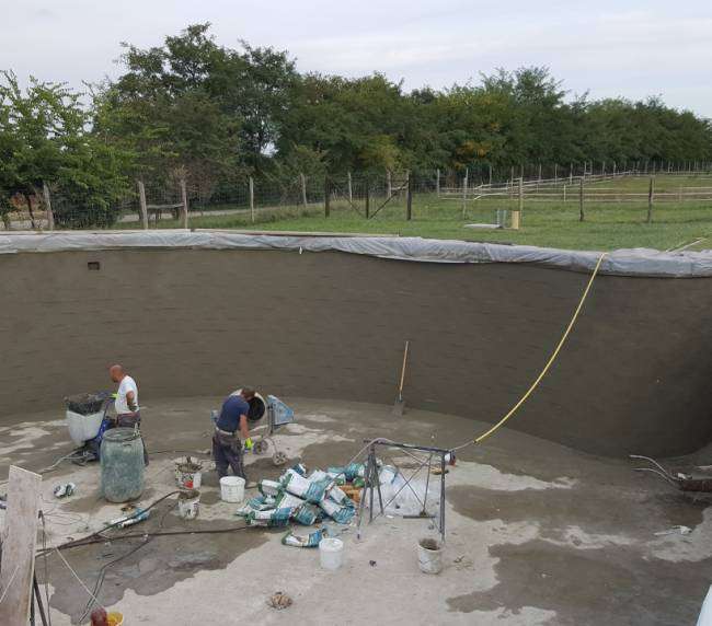 Rekonstruktion eines Löschwasser- und Pferdeschwimmbeckens