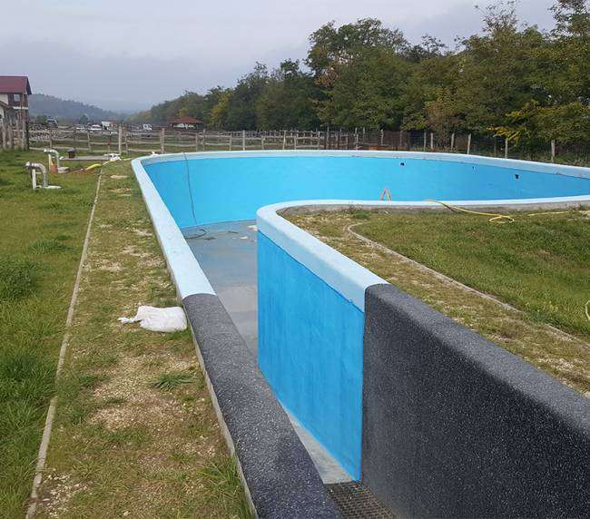 Rekonstruktion eines Löschwasser- und Pferdeschwimmbeckens